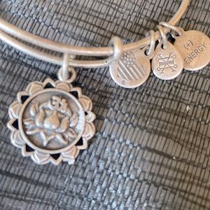 Lotus peace petals bracelet